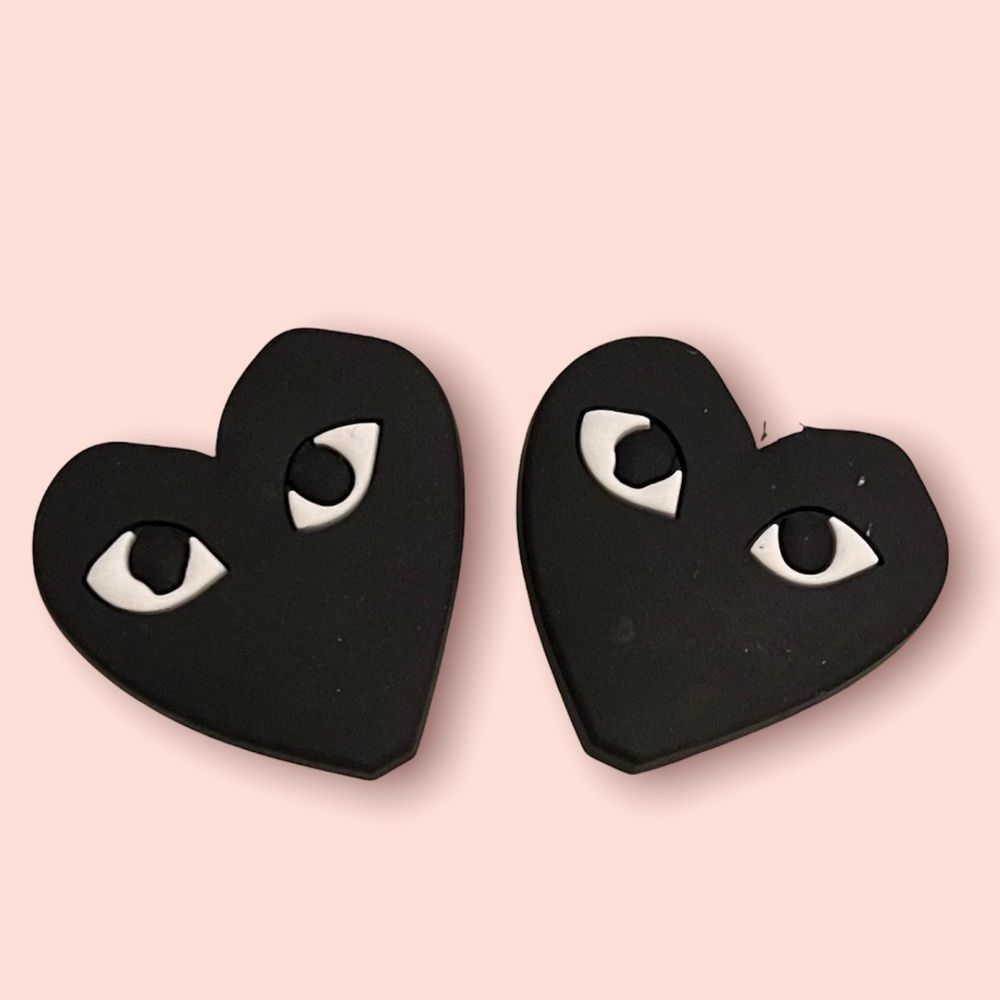 CDG Croc Charm / Jibbitz (Black Heart w/ Eyes) 2x